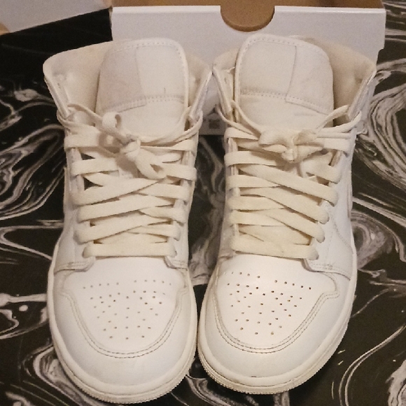 Jordan White Air Jordan 1 Mid Sneakers - Picture 4 of 5